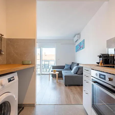 아파트 2 Bedroom Amazing Apartment In Zadar *
