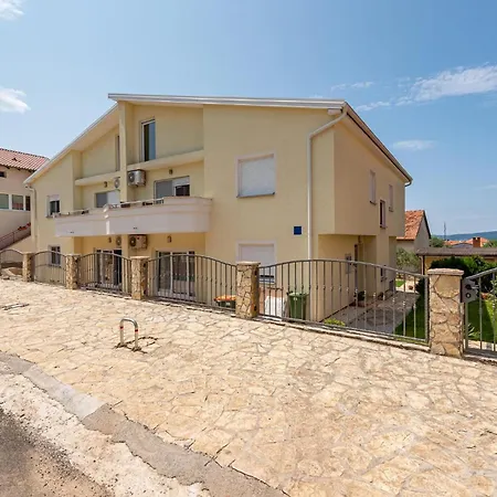 아파트 2 Bedroom Amazing Apartment In Zadar *