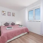 Apartament Awesome In With Wifi