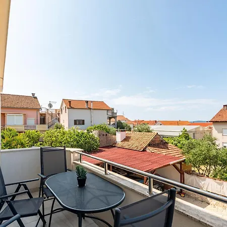 Appartement Awesome In With Wifi